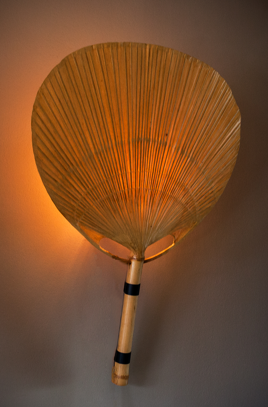 Wall lamp, by Ingo Maurer, Mod. „Uchiwa“